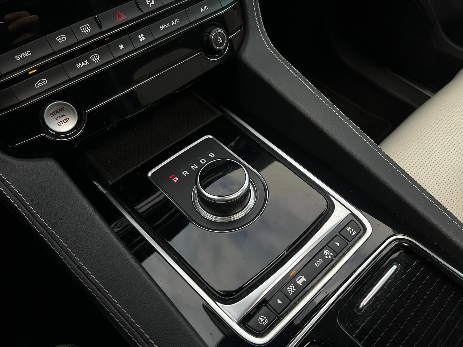 Hoofdafbeelding Jaguar F-PACE