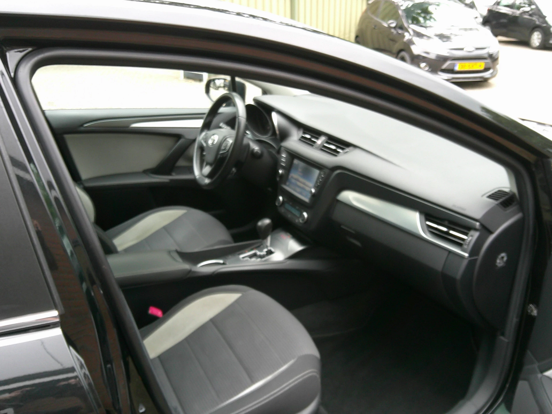 Hoofdafbeelding Toyota Avensis
