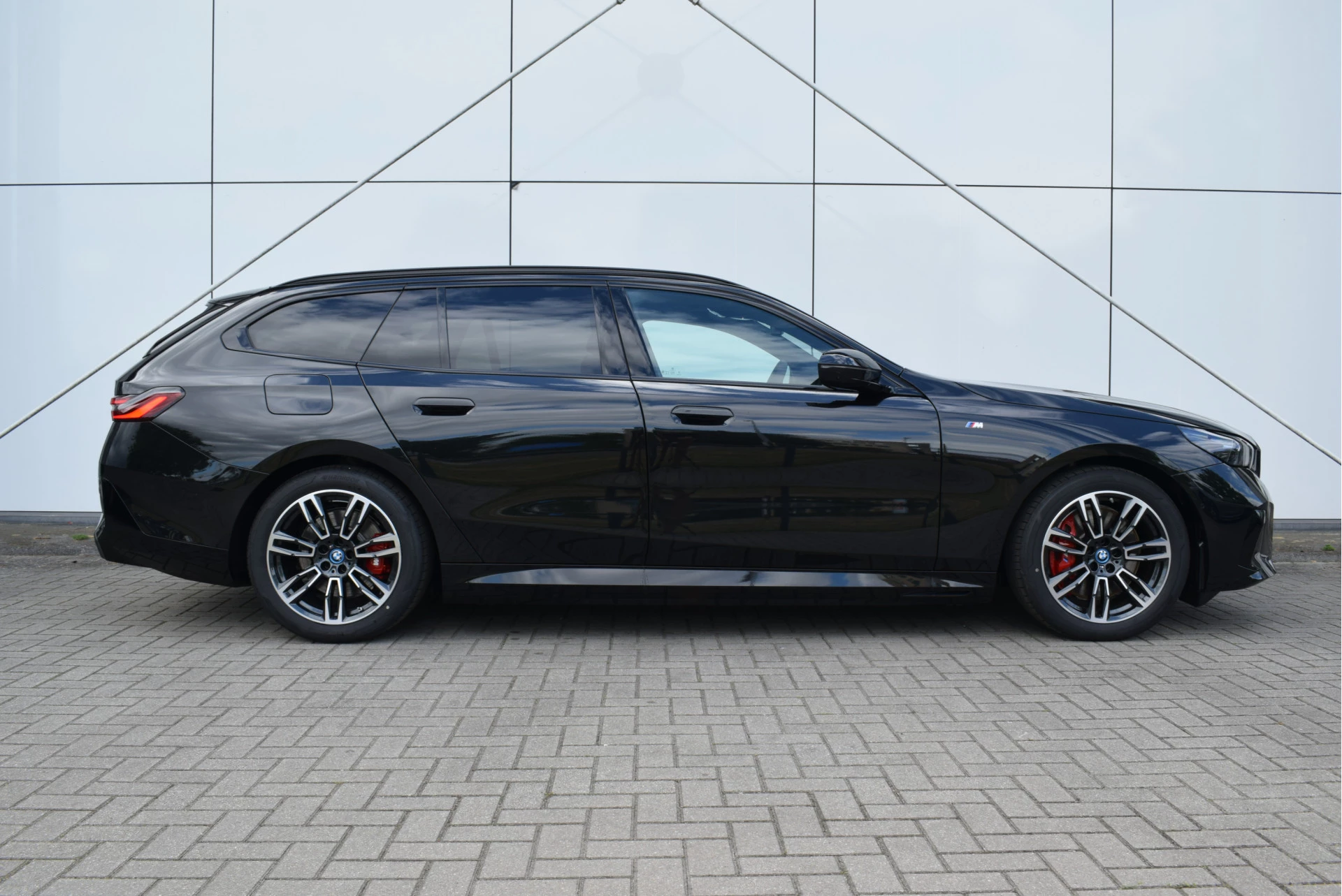 Hoofdafbeelding BMW i5