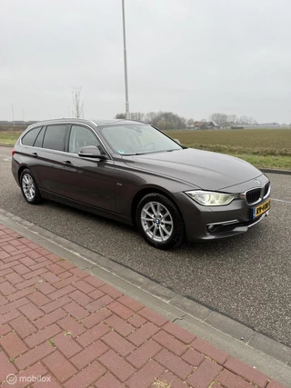 BMW 3-serie Touring 318d High Executive