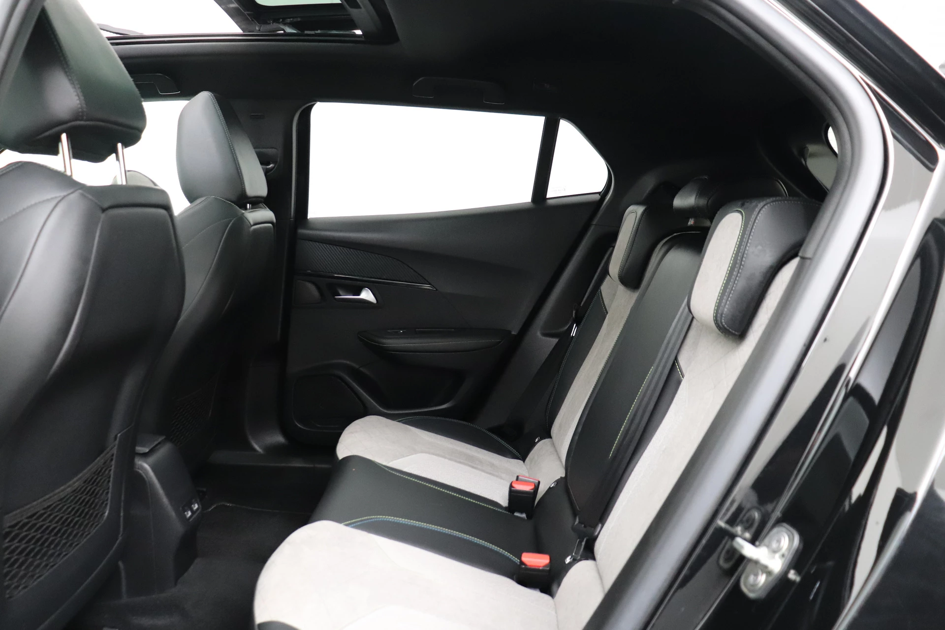 Hoofdafbeelding Peugeot e-2008