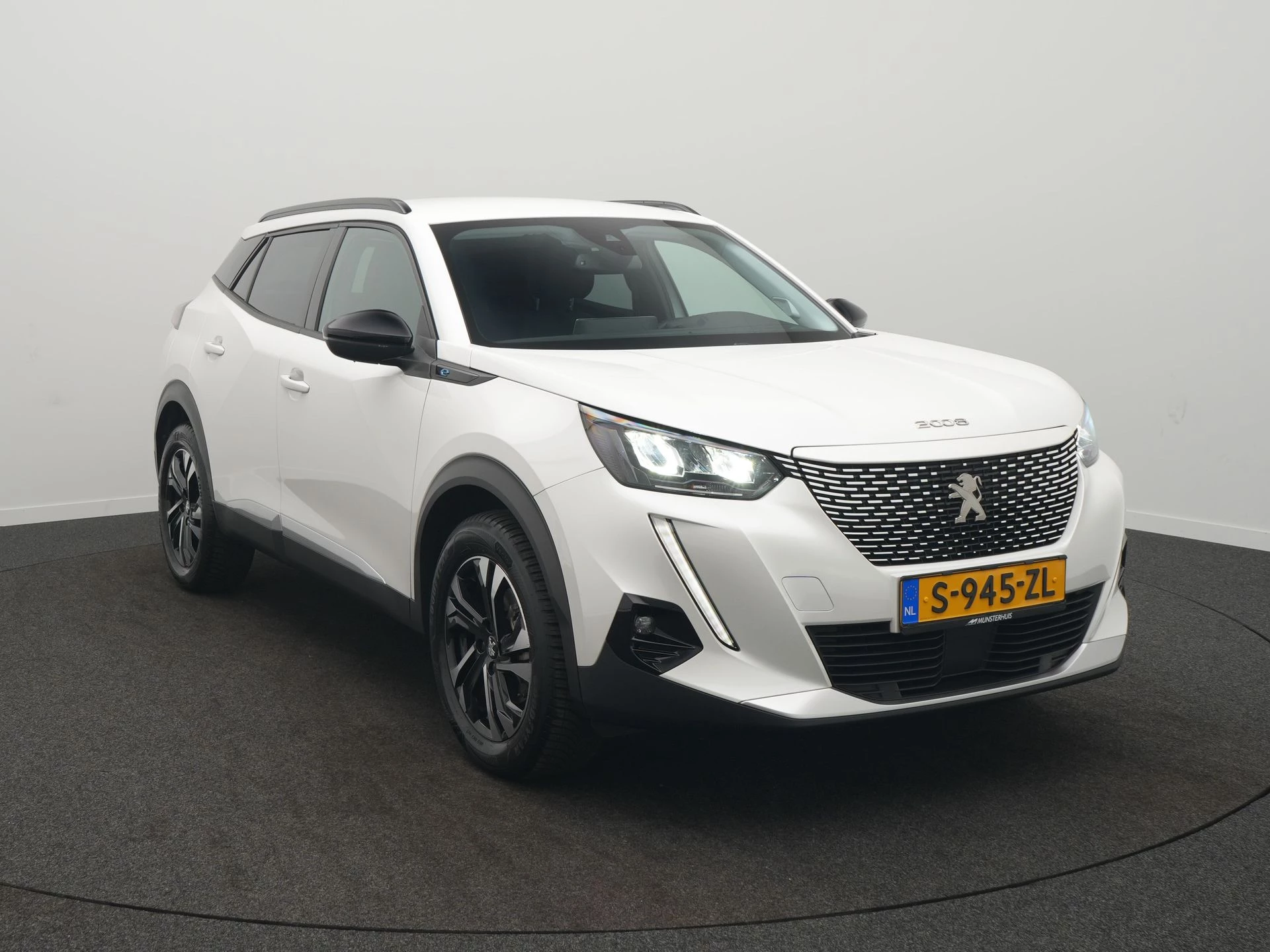 Hoofdafbeelding Peugeot e-2008