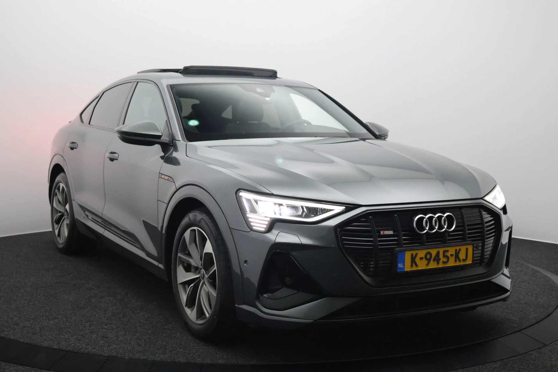 Hoofdafbeelding Audi e-tron