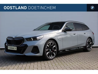 BMW 5 Serie Touring 530e M Sport Automaat / Panoramadak / Trekhaak / Bowers & Wilkins / Adaptieve LED / Parking Assistant Professional / Comfort Access
