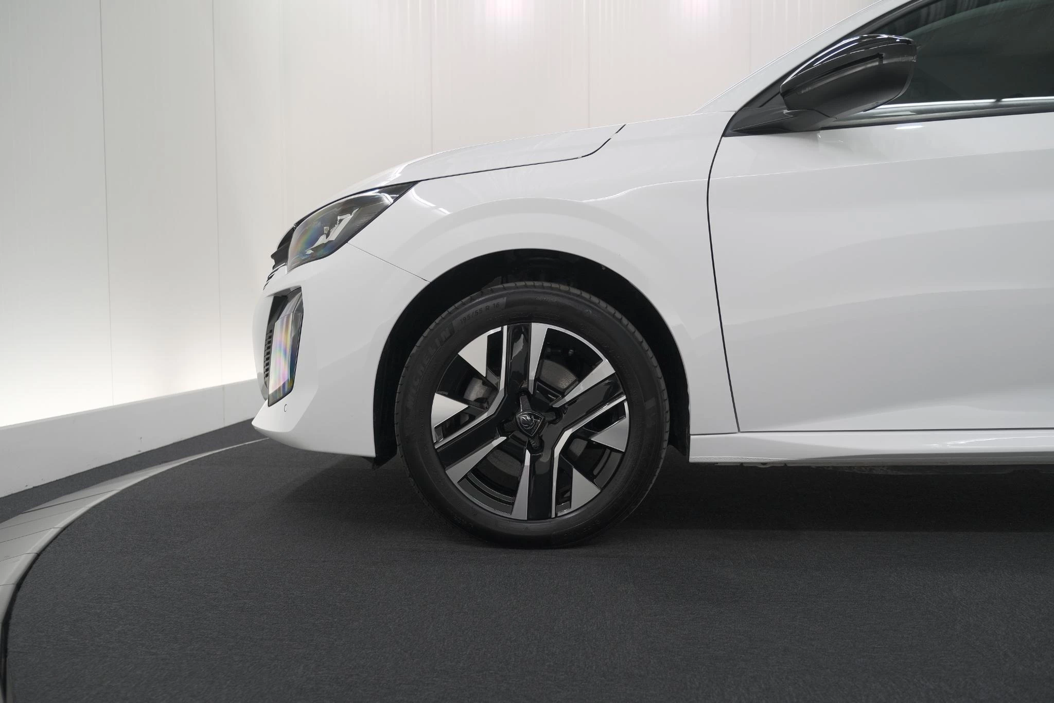 Hoofdafbeelding Peugeot e-208