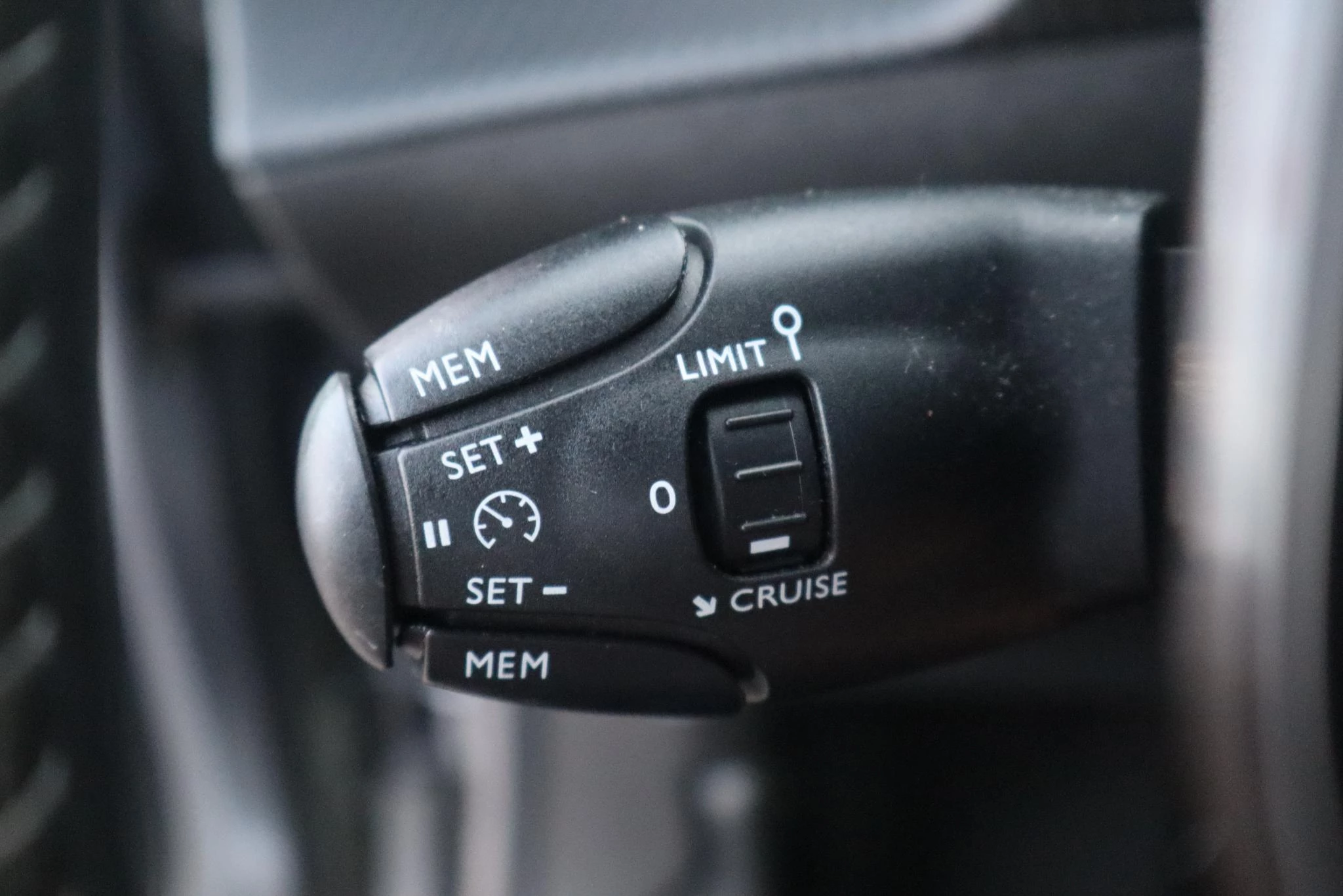 Hoofdafbeelding Peugeot e-2008
