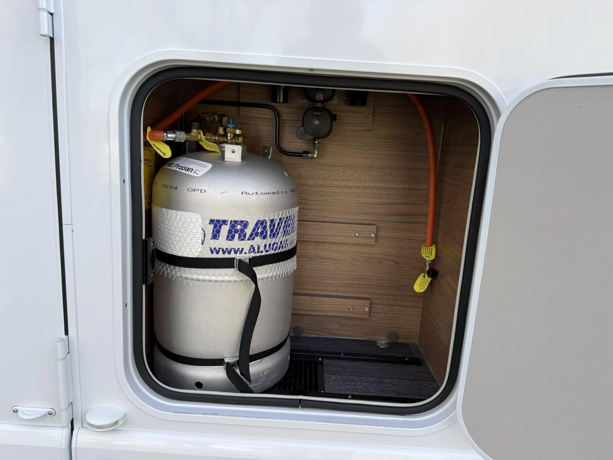 Hoofdafbeelding Knaus R12 700 MEG Live 3300Km. Nieuwstaat, zeer compleet