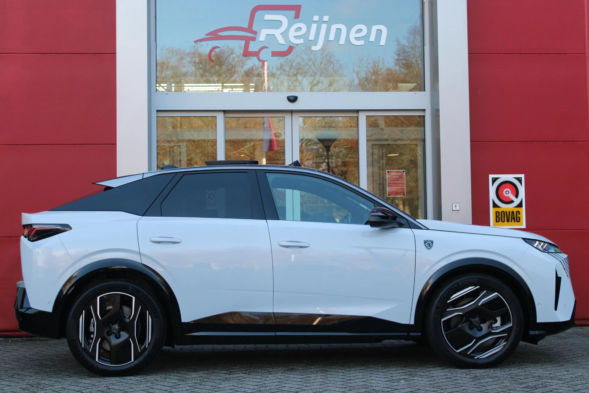 Hoofdafbeelding Peugeot e-3008