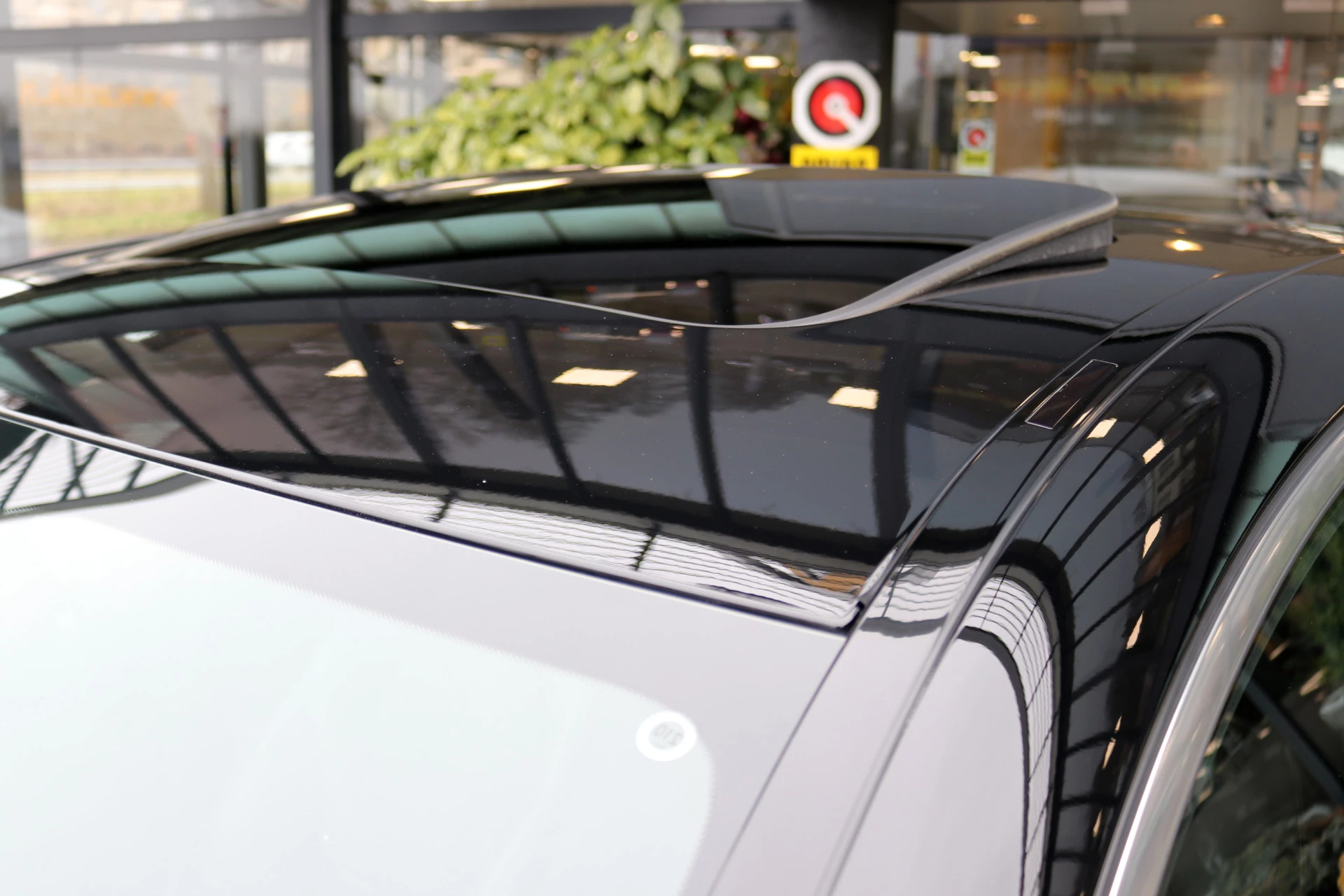 Hoofdafbeelding Mercedes-Benz EQC