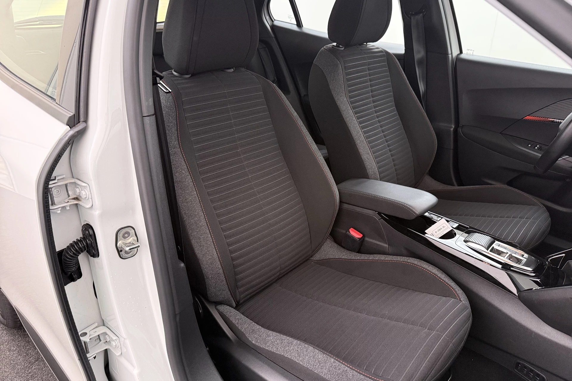 Hoofdafbeelding Peugeot e-2008