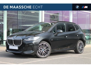 BMW 2 Serie Active Tourer 225e xDrive High Executive M Sport Automaat / Panoramadak / Adaptief M Onderstel / Sportstoelen / Stoelverwarming / Adaptieve LED / Parking Assistant Plus / Head-Up / Live Cockpit Professional