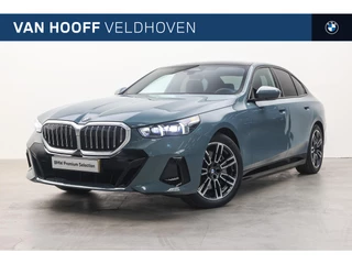 BMW 5 Serie 550e xDrive M Sport Automaat / Panoramadak / Achteruitrijcamera / Adaptieve LED / Harman-Kardon / Ambiance verlichting