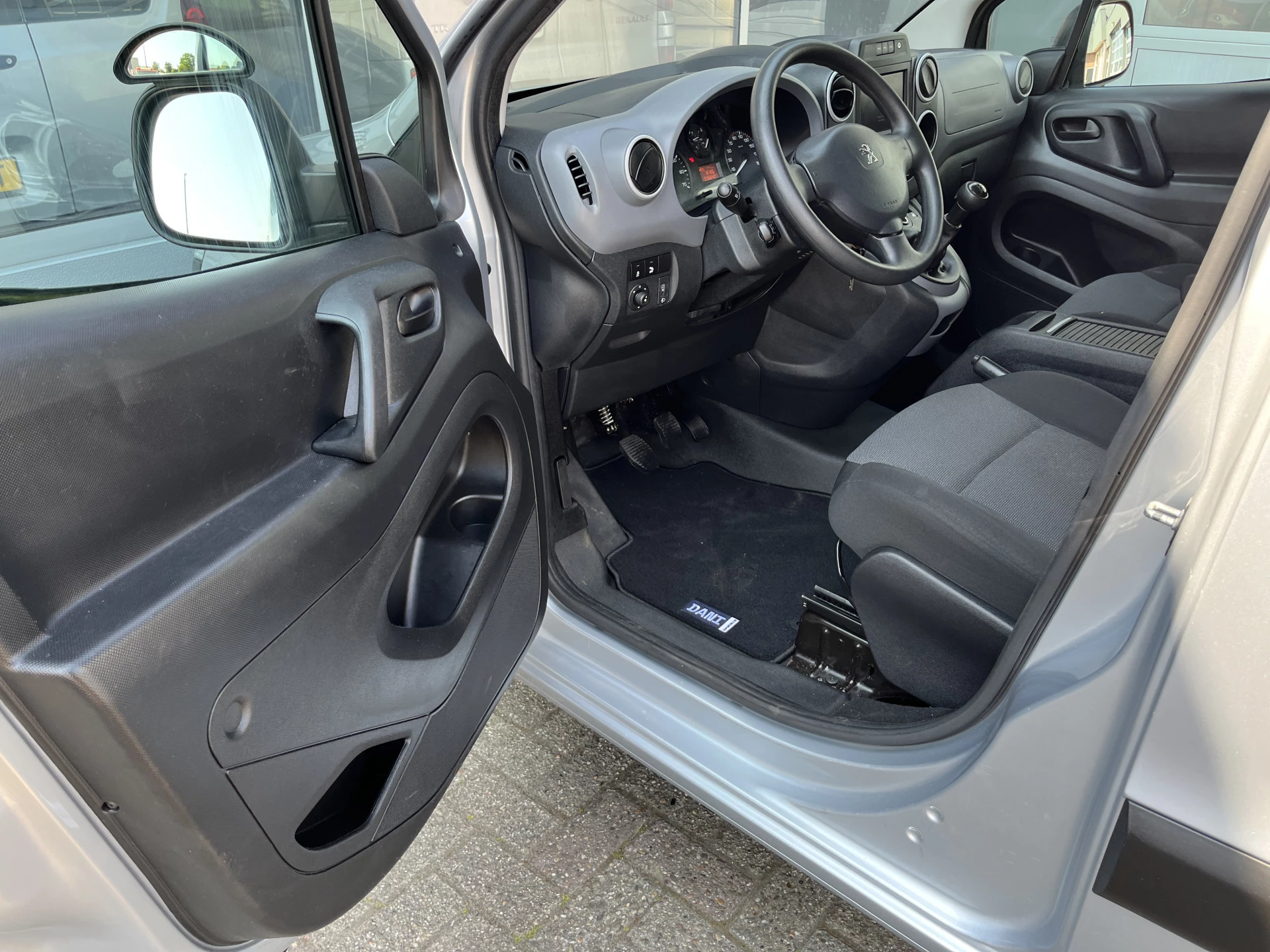 Hoofdafbeelding Peugeot Partner