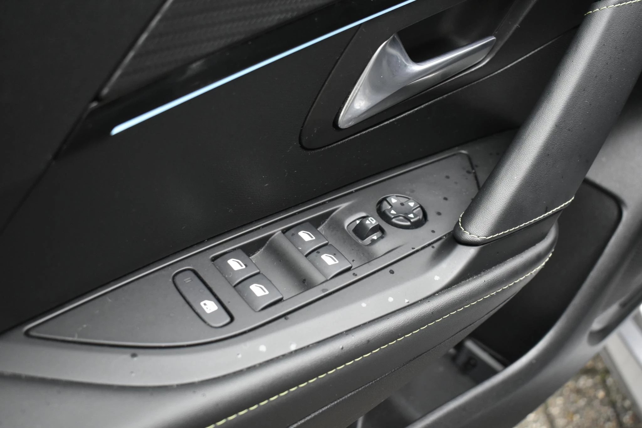 Hoofdafbeelding Peugeot e-208