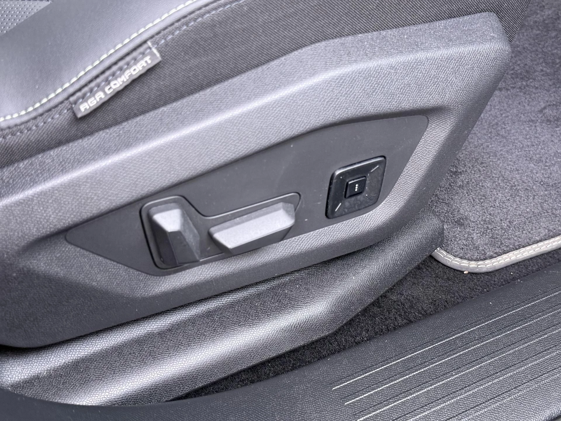 Hoofdafbeelding Peugeot e-5008