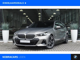 BMW 5 Serie Touring 530e M Sport Automaat / Panoramadak / Trekhaak / Achteruitrijcamera / Adaptieve LED / Harman-Kardon / Stoelverwarming / M Sportonderstel