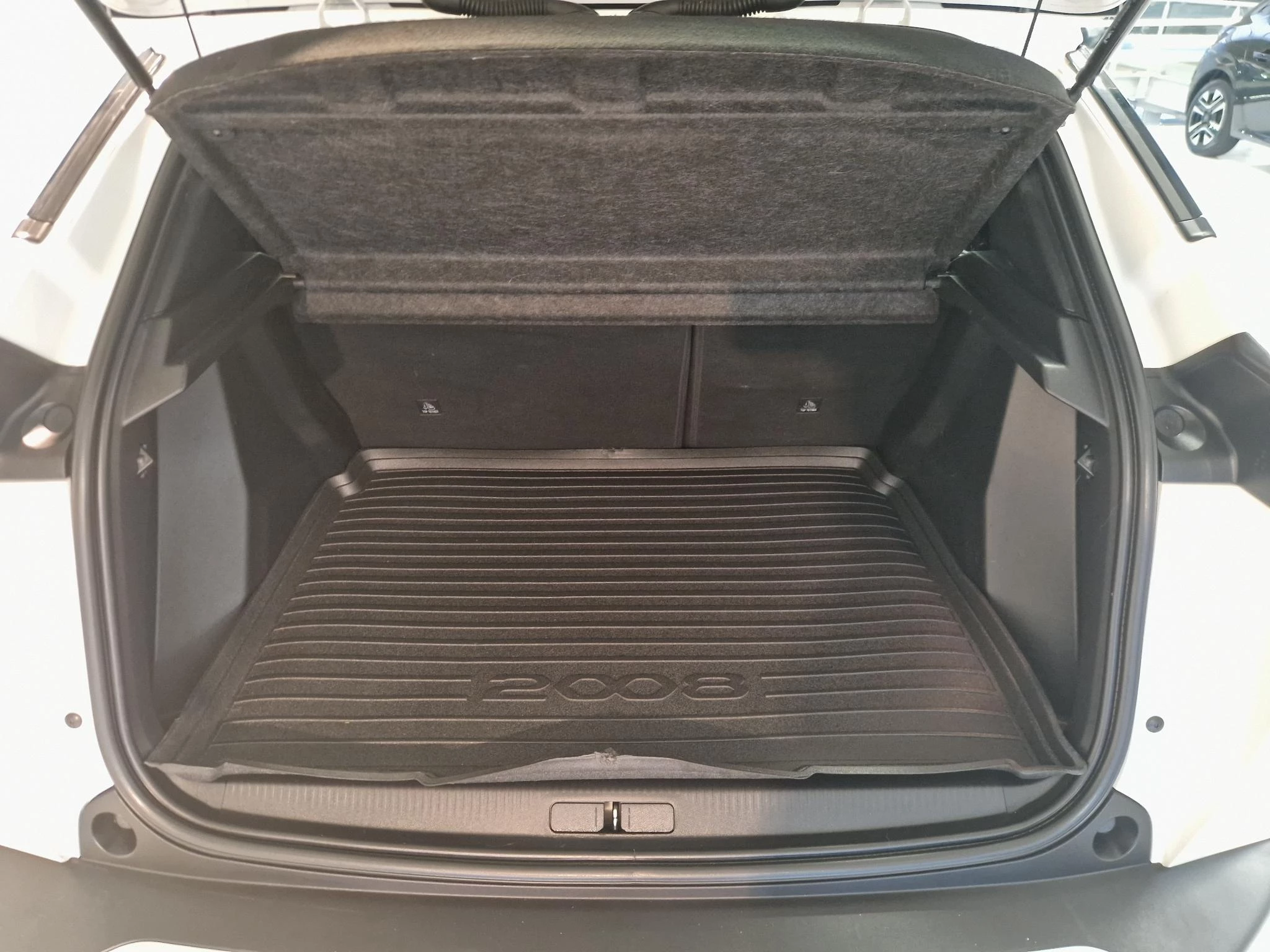 Hoofdafbeelding Peugeot e-2008