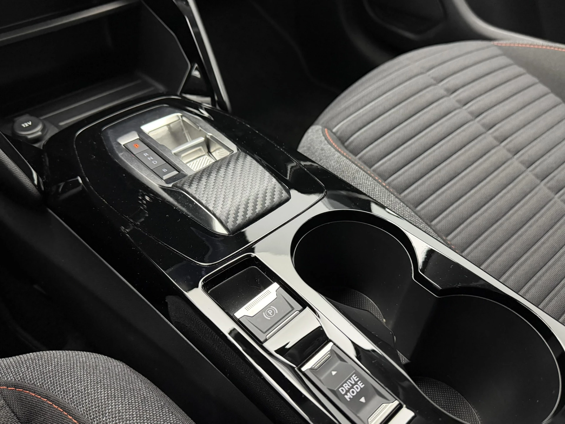 Hoofdafbeelding Peugeot e-208