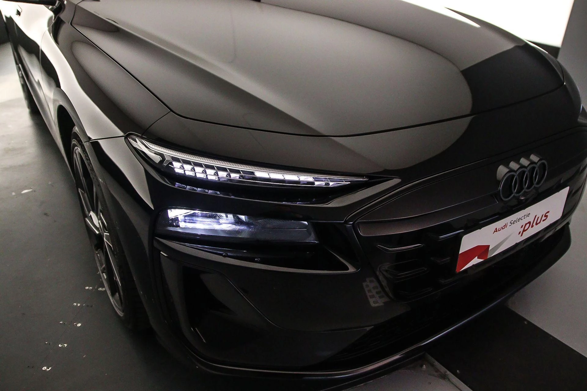 Hoofdafbeelding Audi A6 Avant e-tron