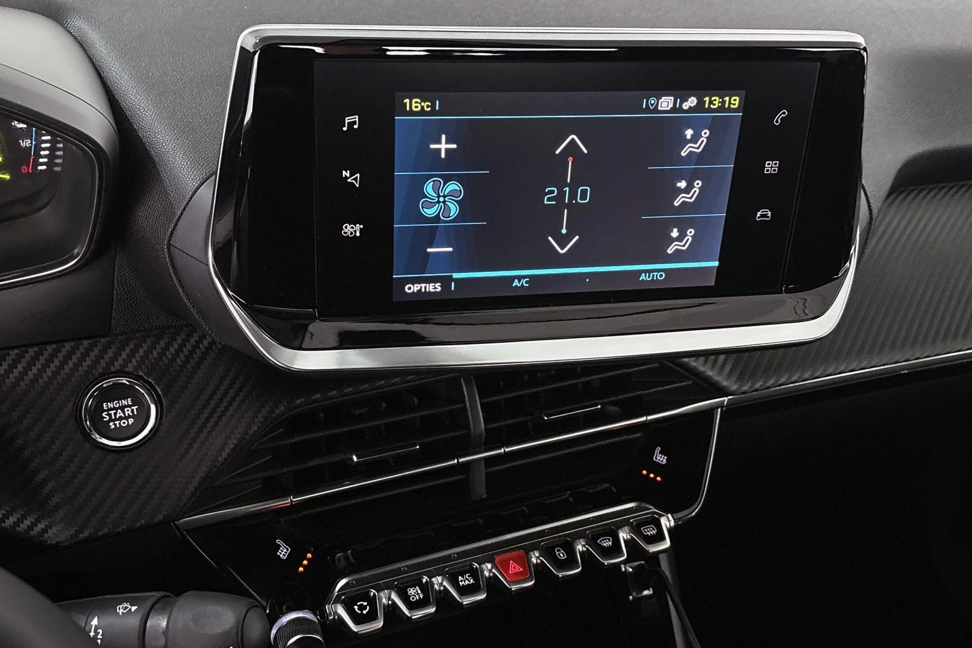 Hoofdafbeelding Peugeot e-2008