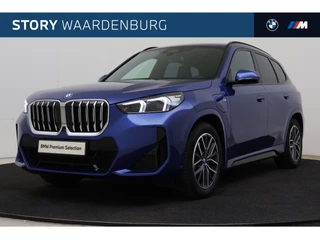 Hoofdafbeelding BMW X1 BMW X1 xDrive30e M Sport Automaat / Sportstoelen / Head-Up / Parking Assistant Plus / Adaptieve LED / Stoelverwarming / Comfort Access / M Adaptief onderstel