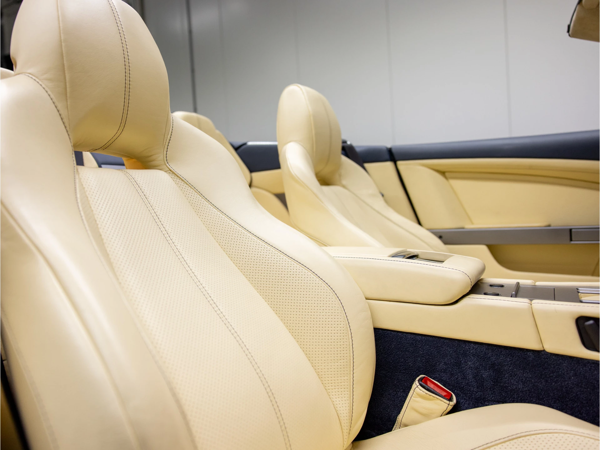 Hoofdafbeelding Aston Martin DB9