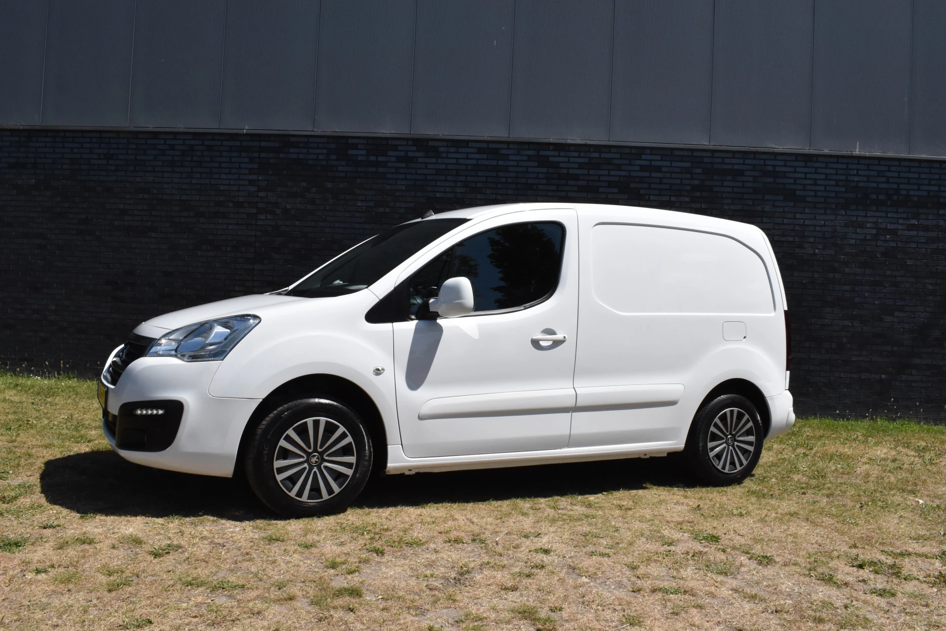 Hoofdafbeelding Peugeot Partner