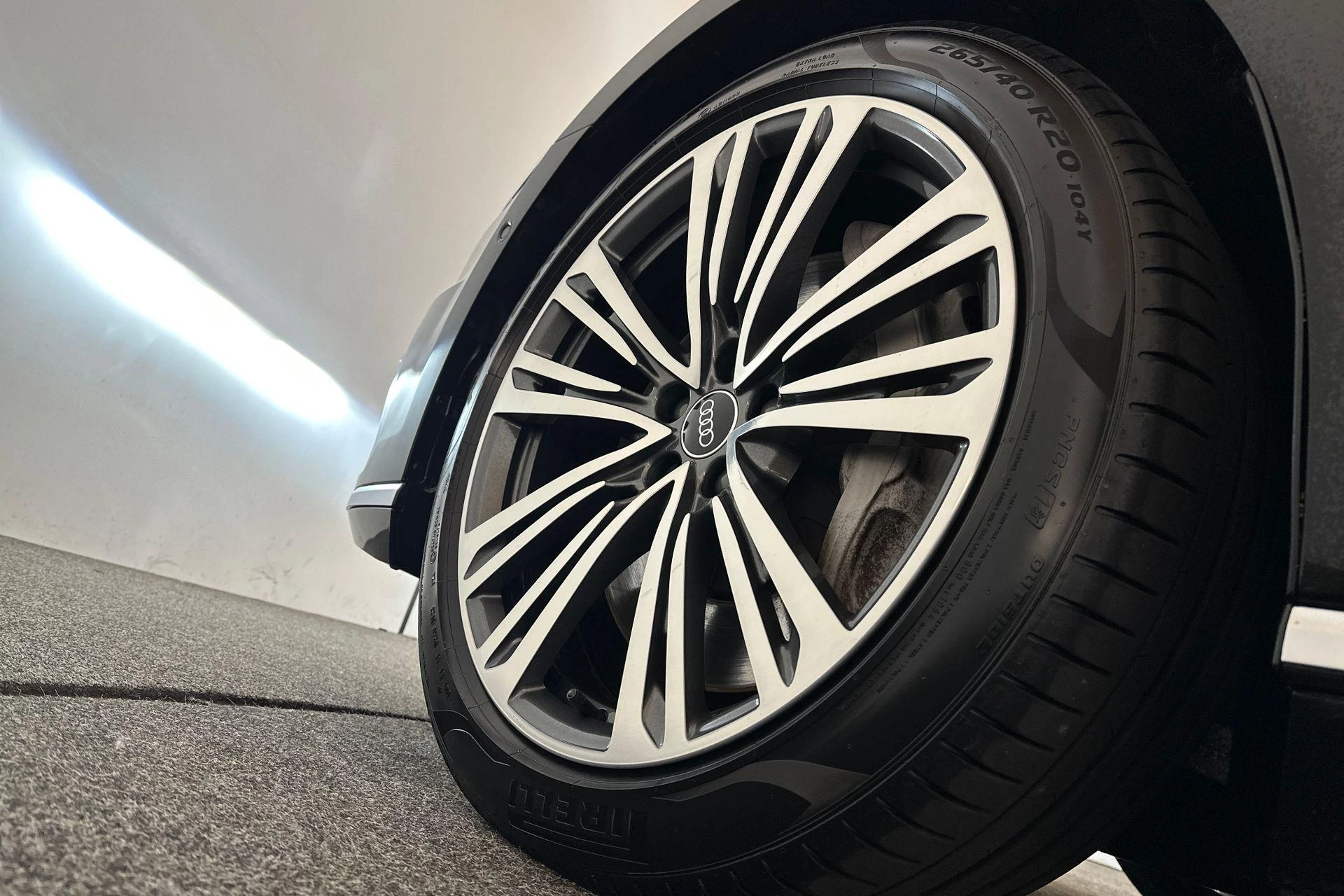 Hoofdafbeelding Audi A8
