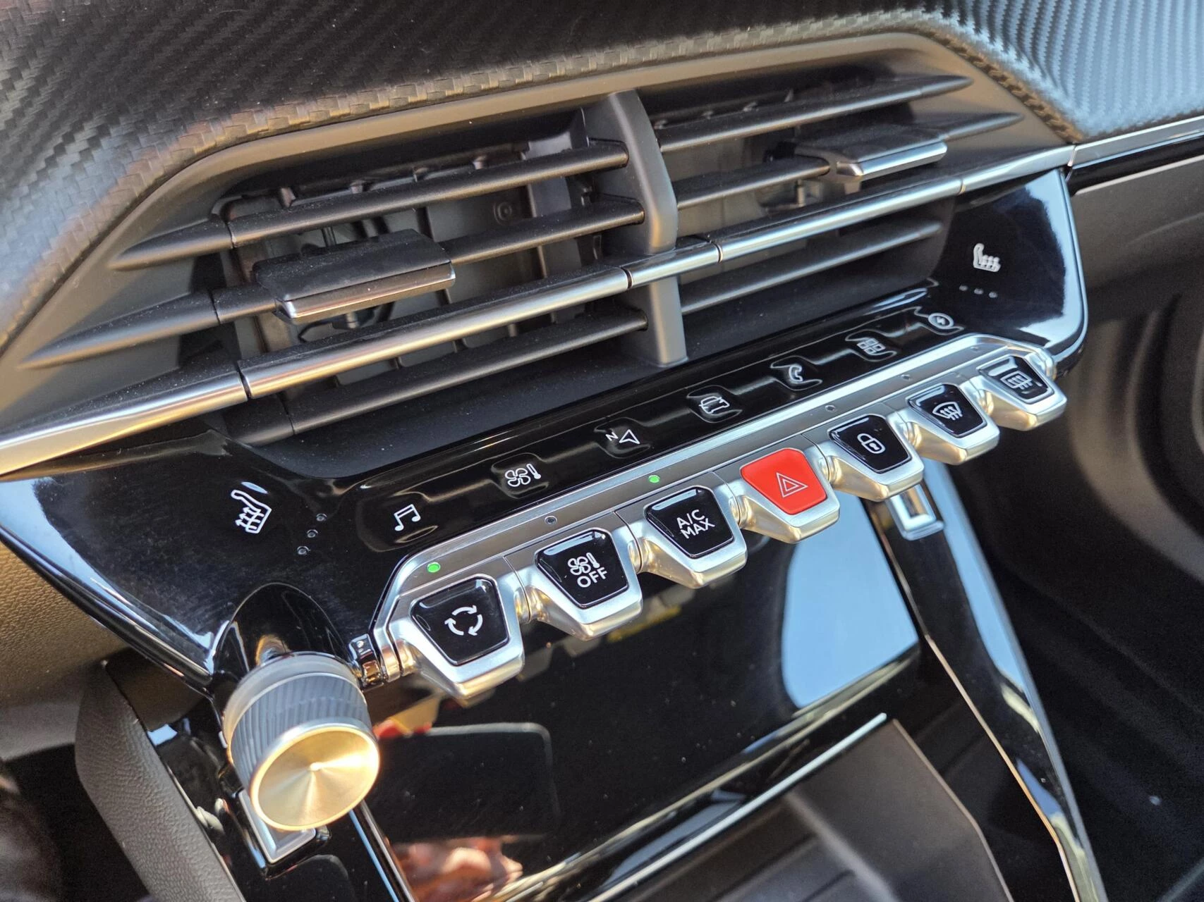 Hoofdafbeelding Peugeot e-2008