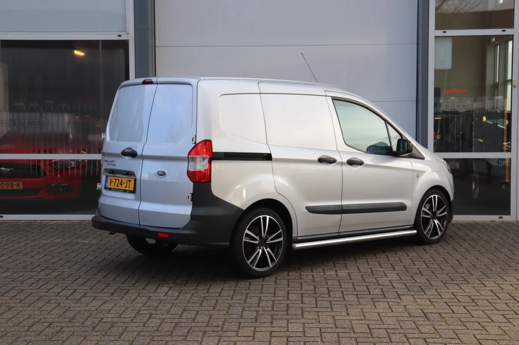 Hoofdafbeelding Ford Transit Courier