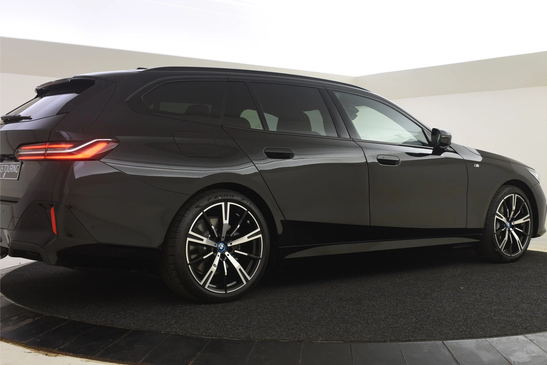 Hoofdafbeelding BMW i5