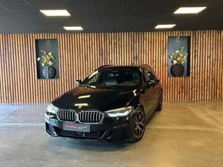 BMW 5-serie Touring 520d Business Edition Plus / Camera / Stuurverwarming / Sfeerverlichting / Carplay / DAB / Leder