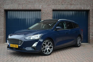 Ford Focus Wagon 1.0 EcoBoost Titanium Business | Panoramadak | Trekhaak | Leder | Keyless