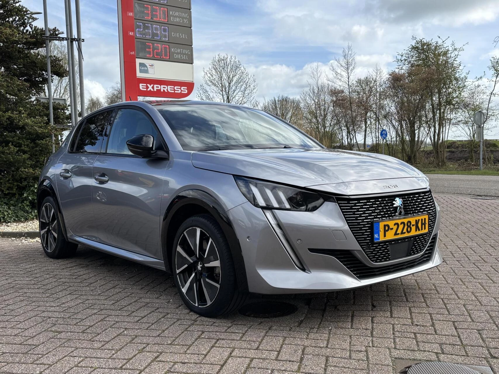 Hoofdafbeelding Peugeot e-208