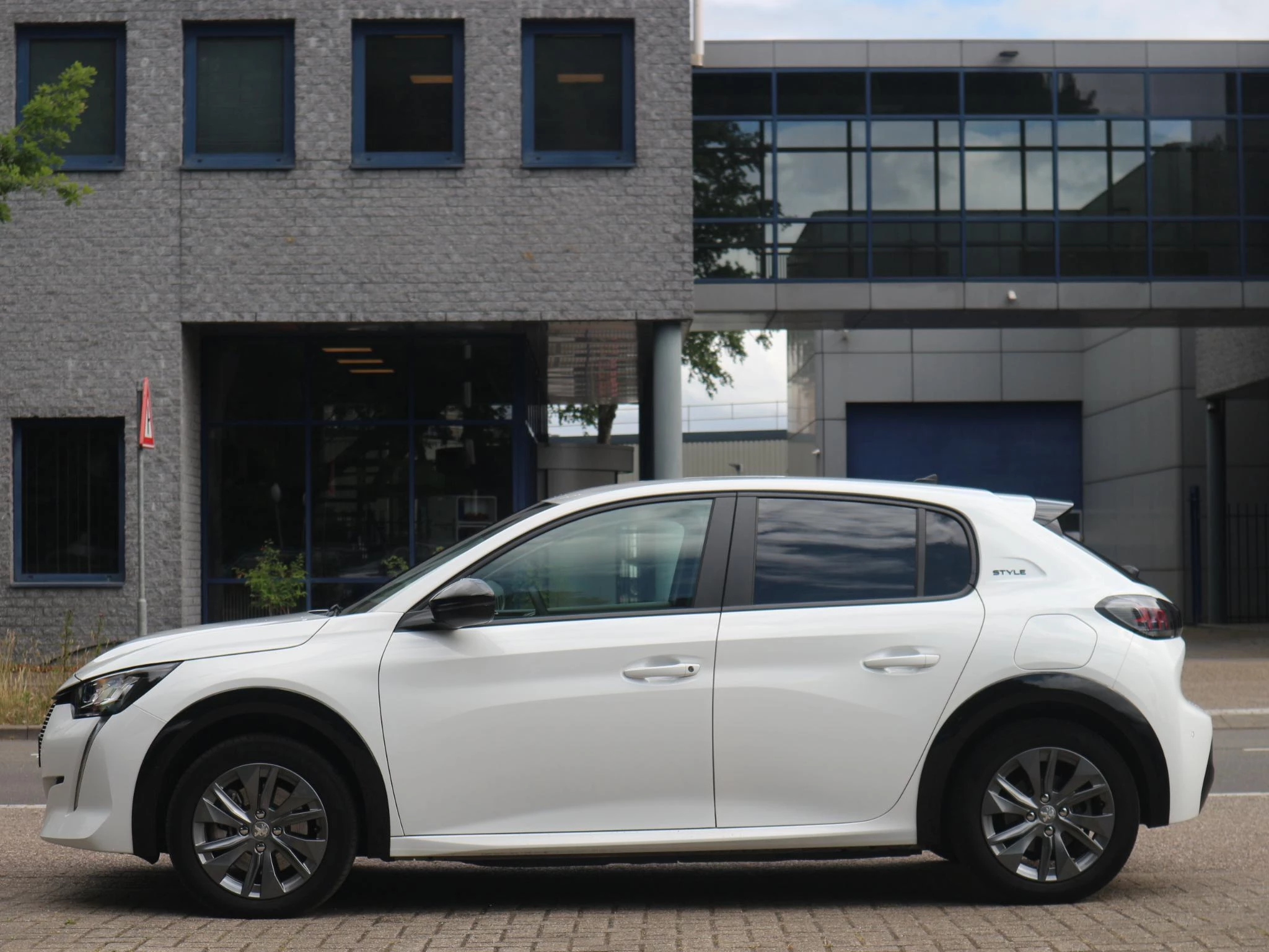 Hoofdafbeelding Peugeot e-208