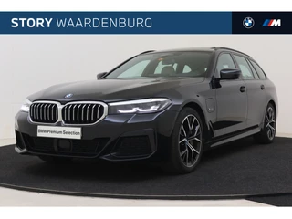 BMW 5 Serie Touring 530e High Executive M Sport Automaat / Panoramadak / Sportstoelen / Active Cruise Control / Parking Assistant / Live Cockpit Professional / Stuurverwarming