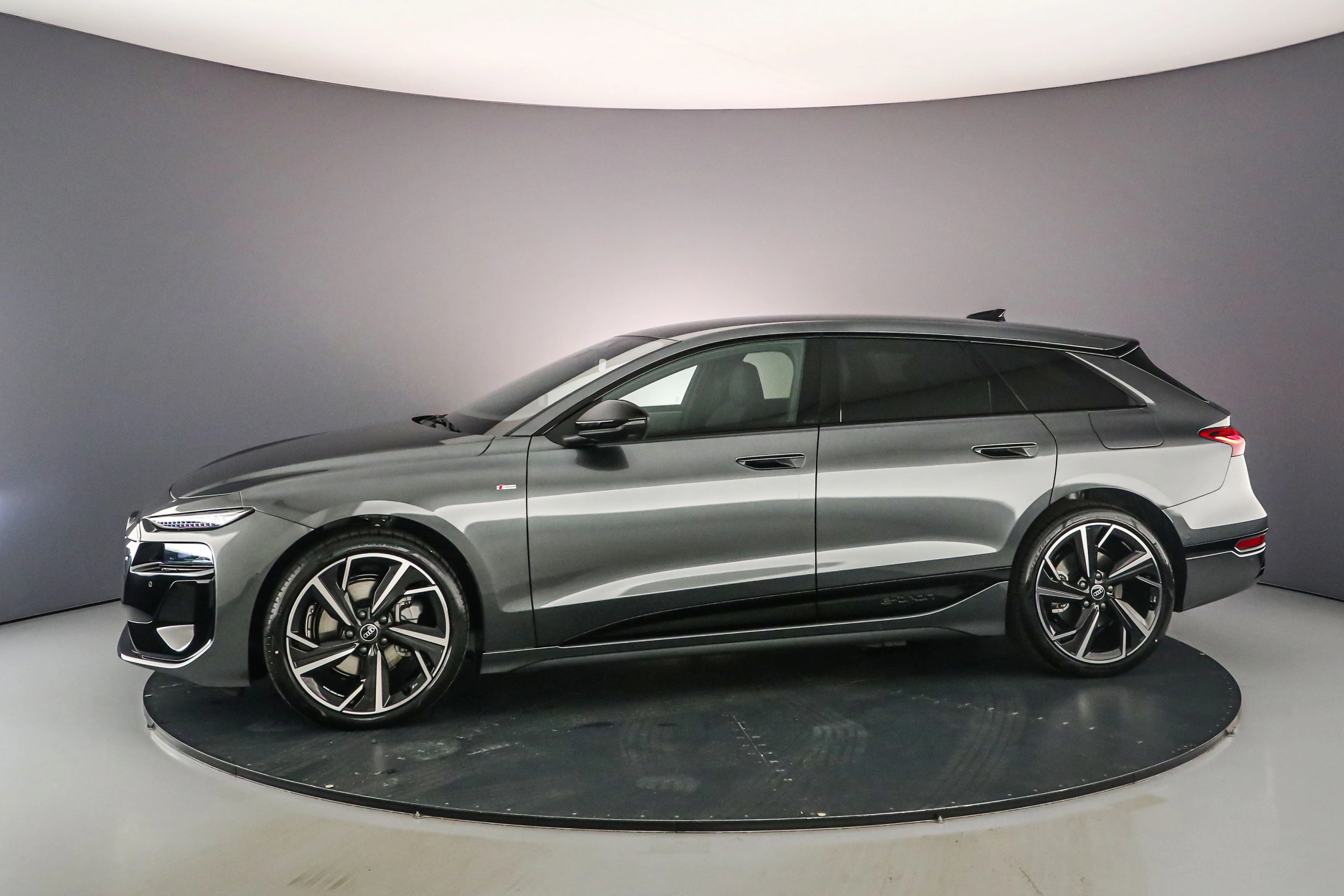 Hoofdafbeelding Audi A6 Avant e-tron
