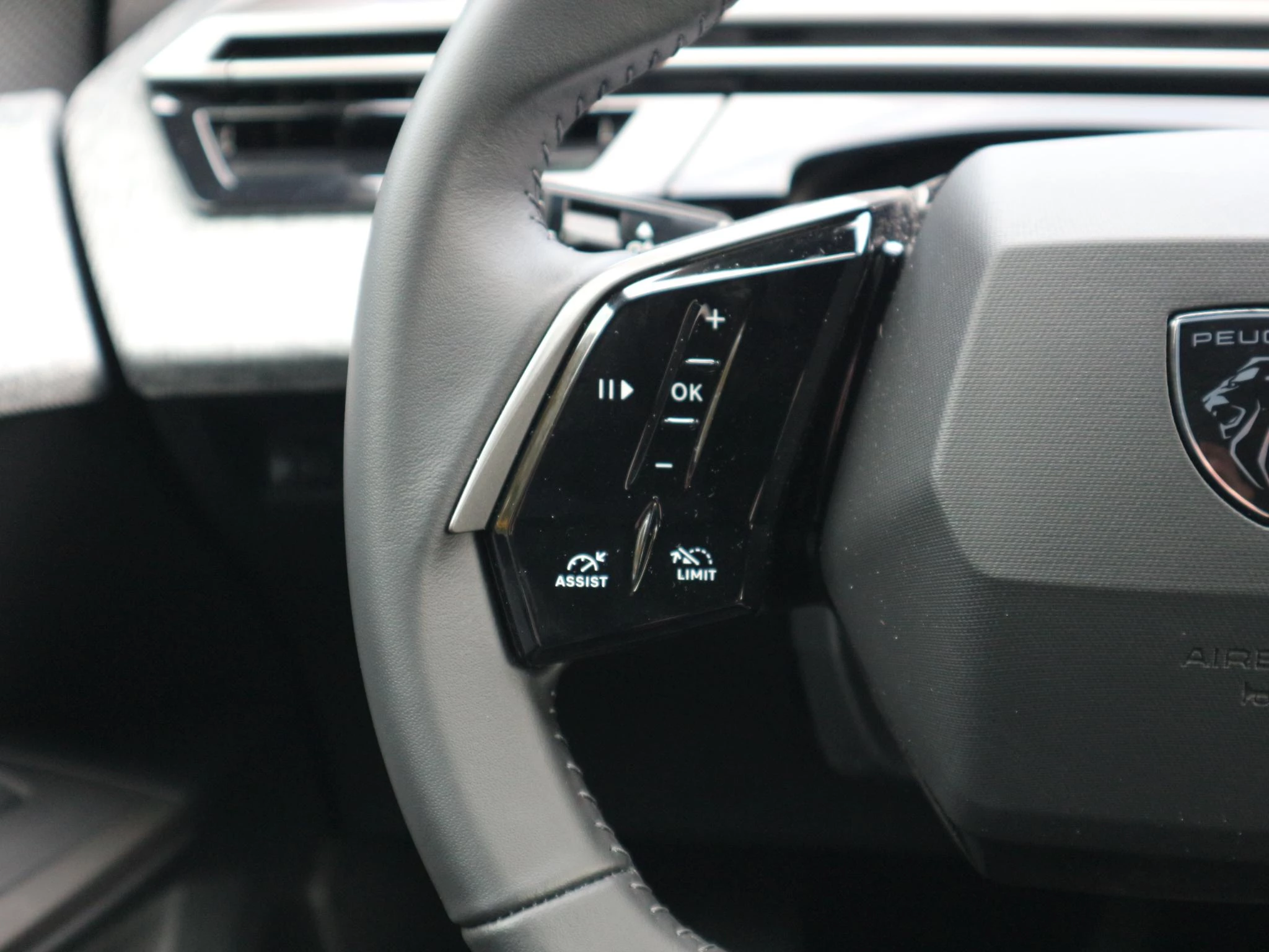 Hoofdafbeelding Peugeot e-3008