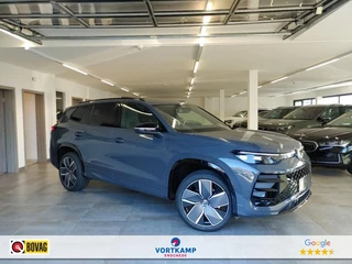 Hoofdafbeelding Volkswagen Tayron Volkswagen Tayron 1.5 TSI E-HYBRID R-LINE PANO-DAK/TREKHAAK/CAMERA/CARPLAY/ACC/STOELVERW