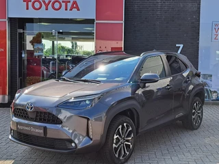 Hoofdafbeelding Toyota Yaris Cross Toyota Yaris Cross 1.5 HYBRID STYLE PANORAMADAK NAVIGATIE EL-ACHTERKLEP STUUR/STOEL/VOORRUITVERWARMING LED