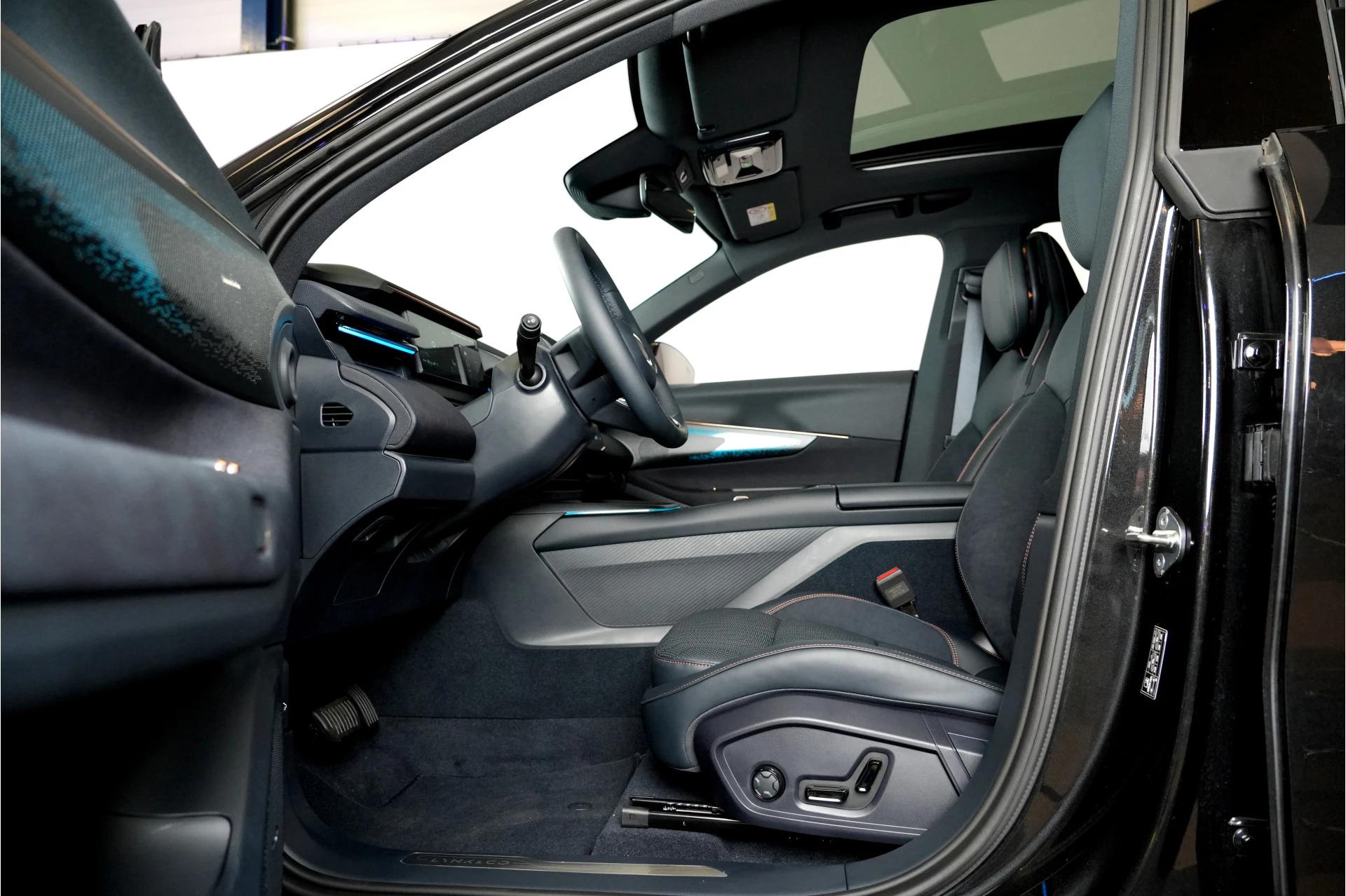 Hoofdafbeelding Lynk & Co 08