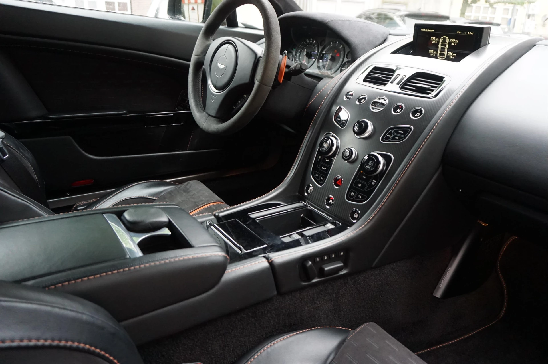 Hoofdafbeelding Aston Martin V8 Vantage