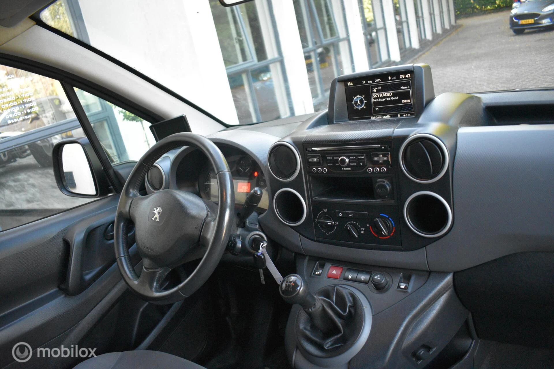 Hoofdafbeelding Peugeot Partner