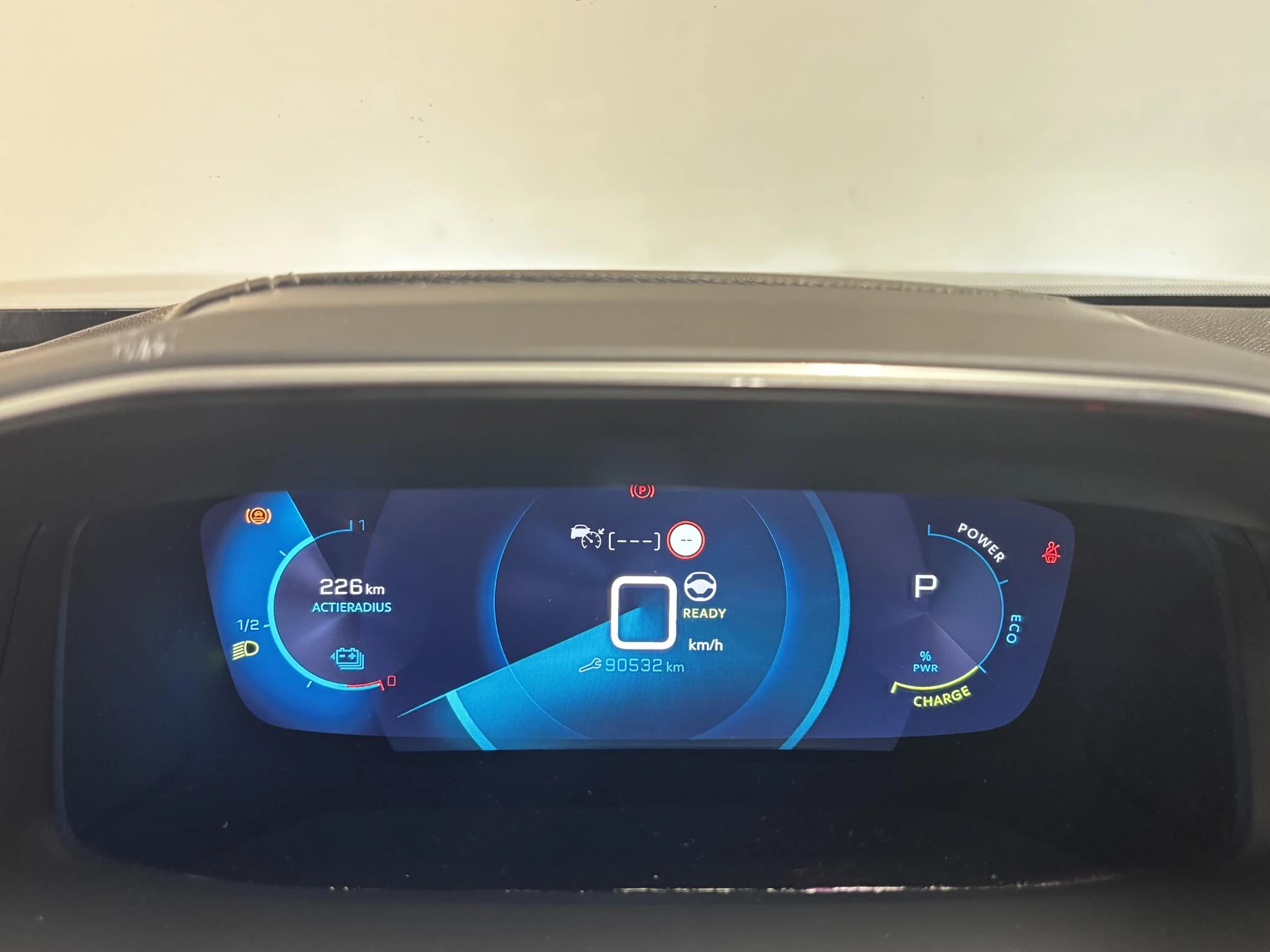 Hoofdafbeelding Peugeot e-2008