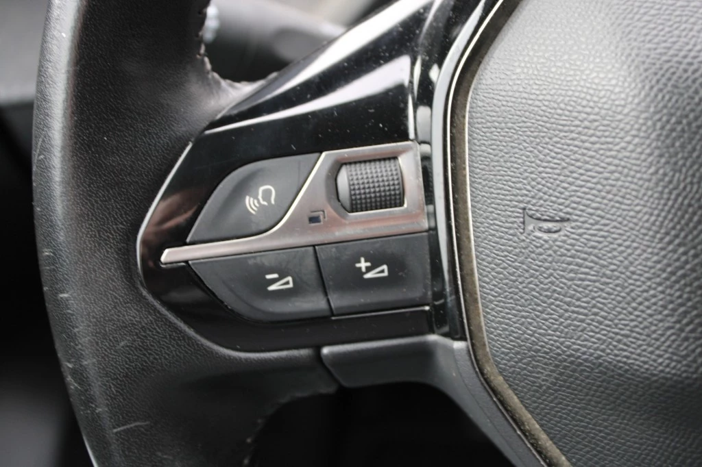 Hoofdafbeelding Peugeot e-208