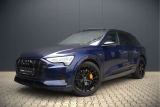 Hoofdafbeelding Audi e-tron Audi e-tron 50 quattro S edition 71 kWh | Head-Up Display | Panoramadak | Bang & Olufsen | Camera | Ambiance Verlichting | Memory Seats | Black Line | Keyless | Matrix LED | Luchtvering | BTW | Leer | Stoelverwarming | B&O |