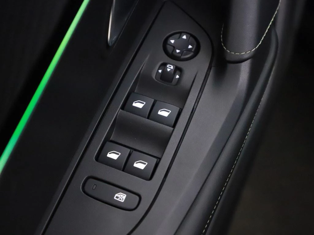 Hoofdafbeelding Peugeot e-2008