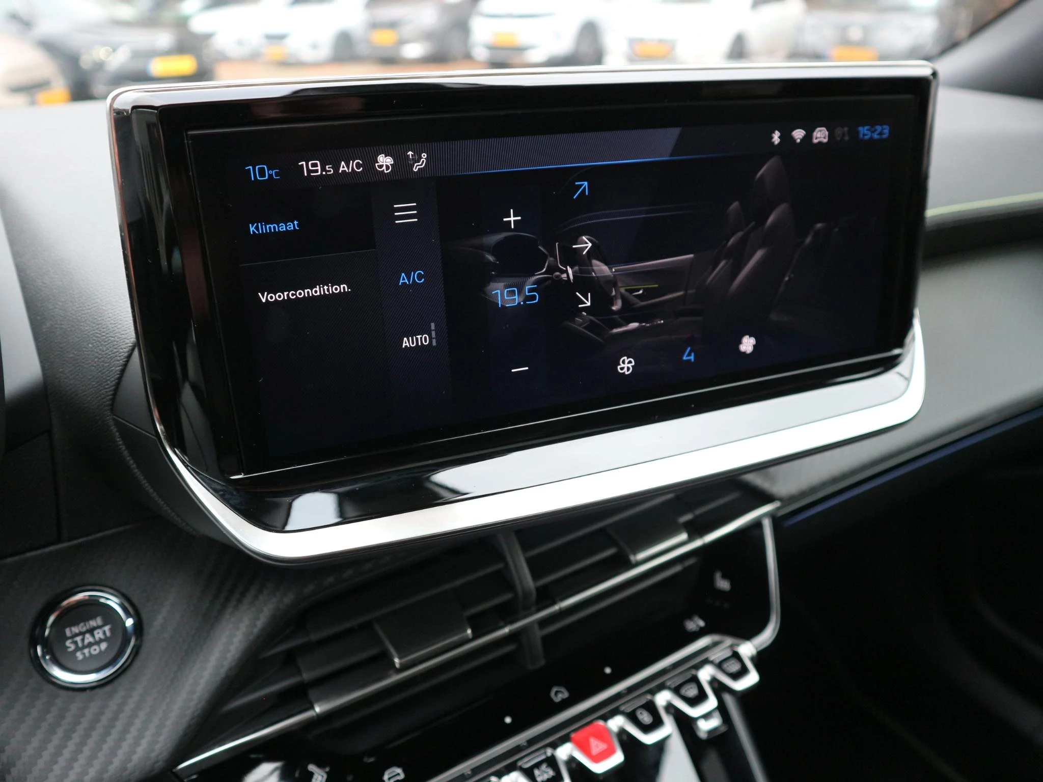 Hoofdafbeelding Peugeot e-2008