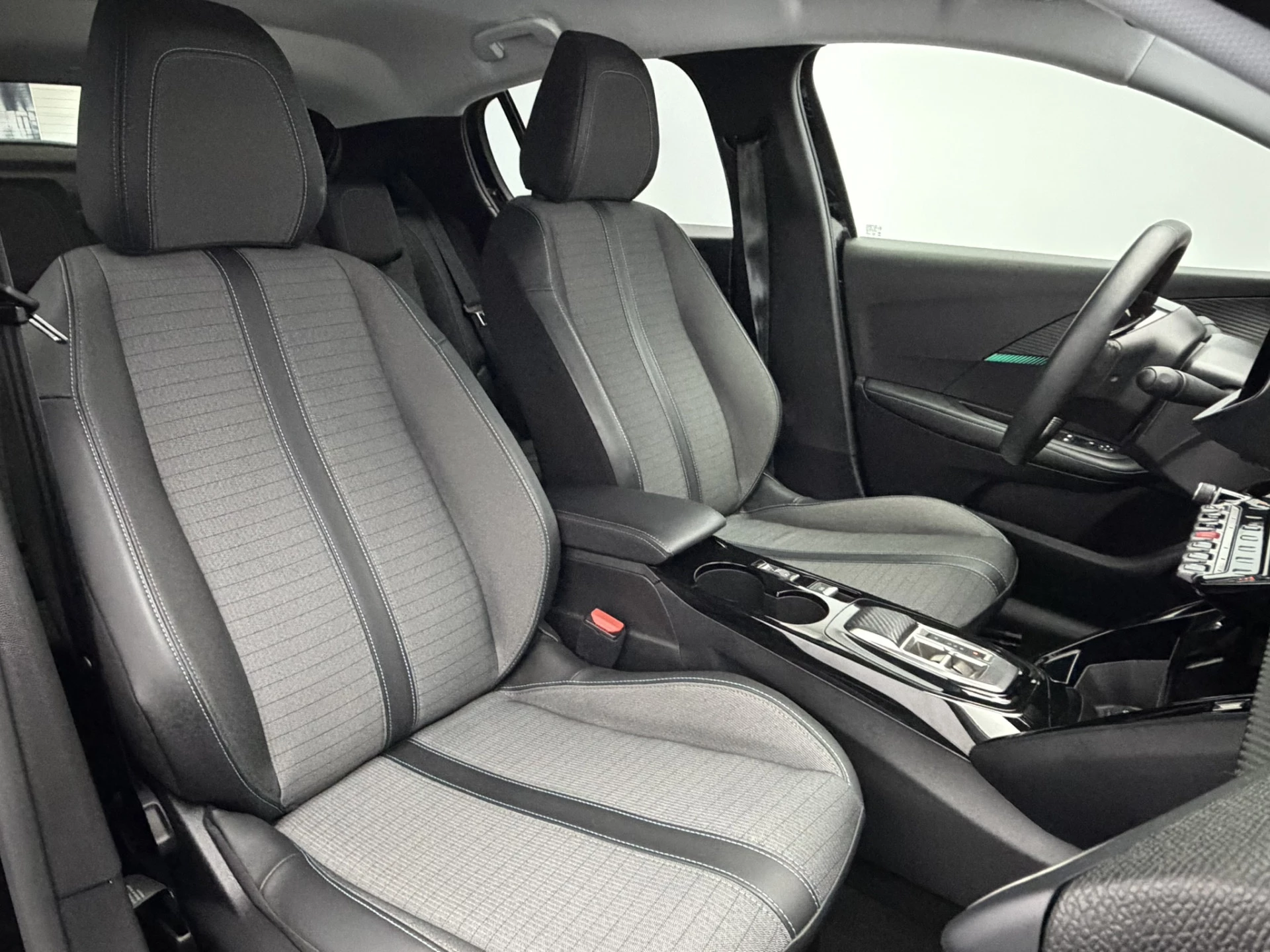 Hoofdafbeelding Peugeot e-208