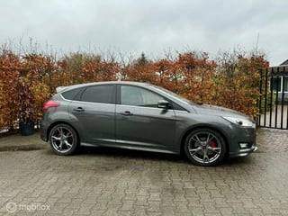 Ford Focus 1.5 150 PK ST-Line Xenon / Navi / Schuifdak / 95000KM